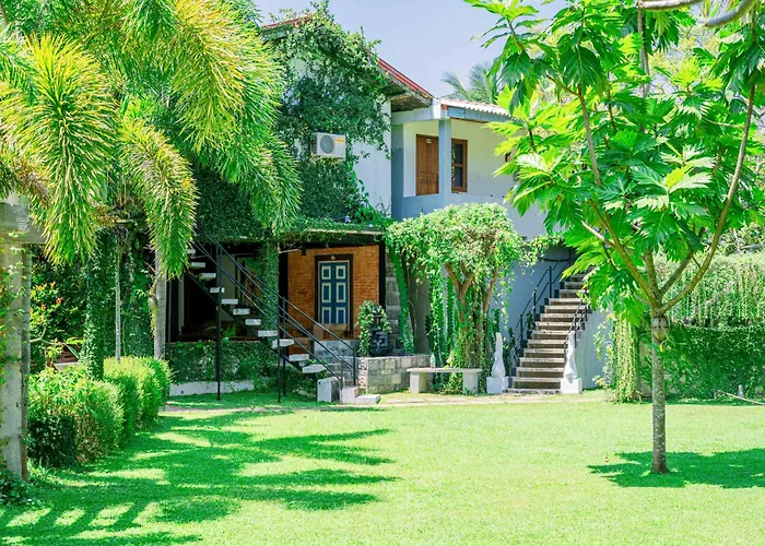 Eco Hotel Black & White - Anuradhapura